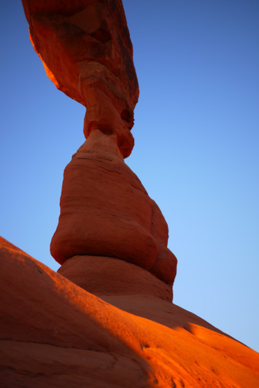 제목이 "untitled . Arches .…"인 사진 Gilles Mével로, 원작, 디지털 알루미늄에 장착됨