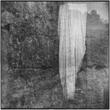 摄影 标题为“Ghost drying - 2/9” 由Marc Paraskeva, 原创艺术品, 电影摄影 安装在纸板上