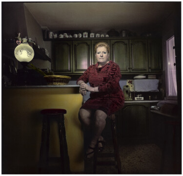 Marie-jo in the kitchen - 3/7 Photographie intitulée "Marie-jo in the kit…" par Marc Paraskeva, Œuvre d'art originale, Photographie argentique Monté sur C…
