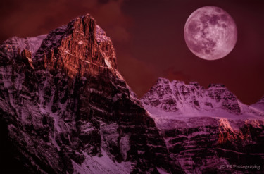 Fotografia intitulada "Pink Moon in the Ca…" por Joe Pate, Obras de arte originais, Fotografia Manipulada