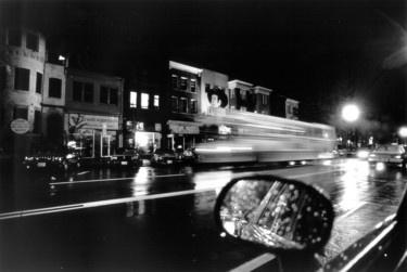 Metro Bus on 18th St, 1984 Photographie intitulée "Metro Bus on 18th S…" par Llewellyn Berry, Œuvre d'art originale, Photographie argentique