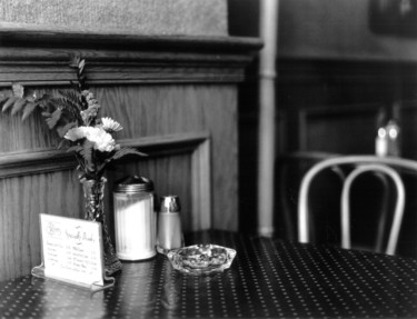 New Orleans Cafe 1 1984 Photographie intitulée "New Orleans Cafe 1…" par Llewellyn Berry, Œuvre d'art originale, Photographie argentique