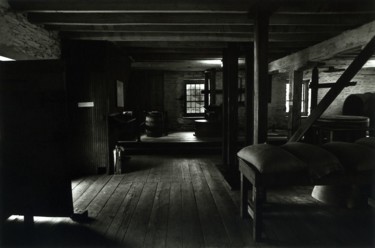 Photographie intitulée "Mill Room" par Llewellyn Berry, Œuvre d'art originale, Photographie argentique
