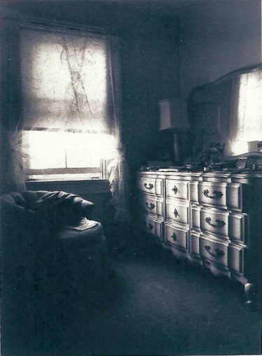 Photographie intitulée "Mother's Room" par Llewellyn Berry, Œuvre d'art originale, Photographie numérique