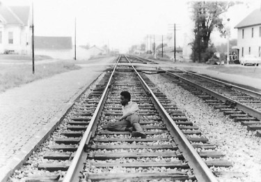 Photographie intitulée "Lisandro Thorpe  on…" par Llewellyn Berry, Œuvre d'art originale, Photographie argentique