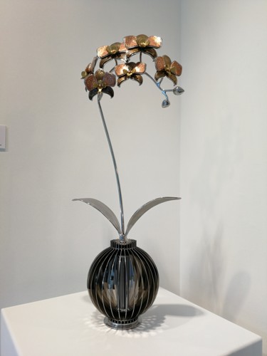 제목이 "Orchidée 6 fleurs"인 조형물 Thibaud Dière로, 원작, 금속