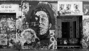 Photographie intitulée "Rue Gainsbar" par Pascal Buffard, Œuvre d'art originale, Photographie non manipulée
