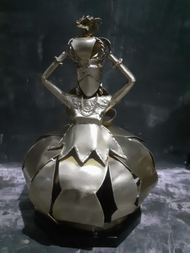 Sculpture titled "Baiana de luxo" by Marcelo Gomes, Original Artwork, Metals