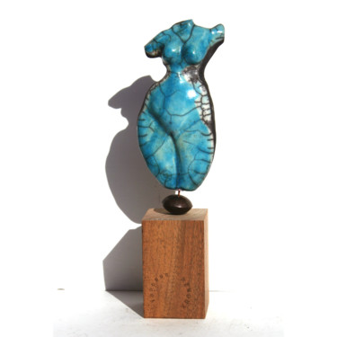 Sculptuur getiteld "Grande déesse en ra…" door Vanessa Renoux, Origineel Kunstwerk, Keramiek