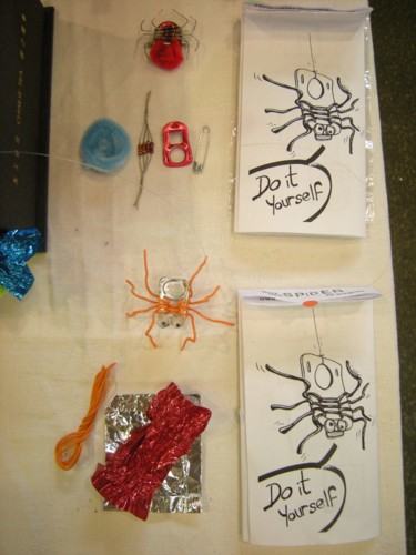 Sculpture intitulée "Autre kit de mon in…" par Zampo, Œuvre d'art originale, Fil de fer