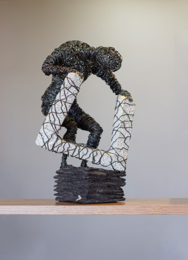Tension 35x19x24 3kg iron, tufa, perlite 雕塑 标题为“Tension 35x19x24 3k…” 由Karen Axikyan, 原创艺术品, 金属