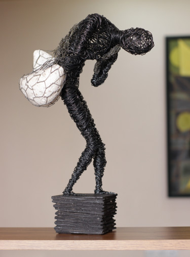 Prey 43x26x15 2.7kg iron, tufa, perlite 雕塑 标题为“Prey 43x26x15 2.7kg…” 由Karen Axikyan, 原创艺术品, 金属