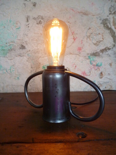 Lampe - Bouchon bonbonne gaz Design intitulée "Lampe - Bouchon bon…" par Leferailleur02, Œuvre d'art originale, Luminaire
