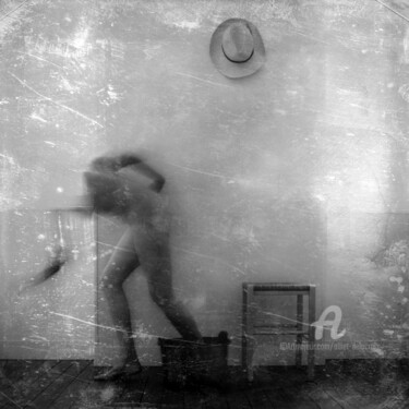 Photographie intitulée "L'âme des fantômes…" par Alliet-Delacroix, Œuvre d'art originale, Photographie argentique Monté sur…