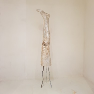 Sculpture titled "L'Unijambiste" by Zenzivi Nora Yahiaoui, Original Artwork, Resin