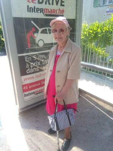 제목이 "Still alive?"인 사진 Zenzivi Nora Yahiaoui로, 원작, 조작되지 않은 사진