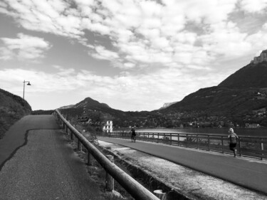 Le cycliste et la joggueuse Photographie intitulée "Le cycliste et la j…" par Camille R., Œuvre d'art originale, Photographie non manipulée