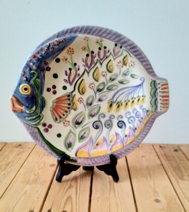 Assiette poisson en faïence décorée 003 雕塑 标题为“Assiette poisson en…” 由Anne Cabon, 原创艺术品, 陶瓷