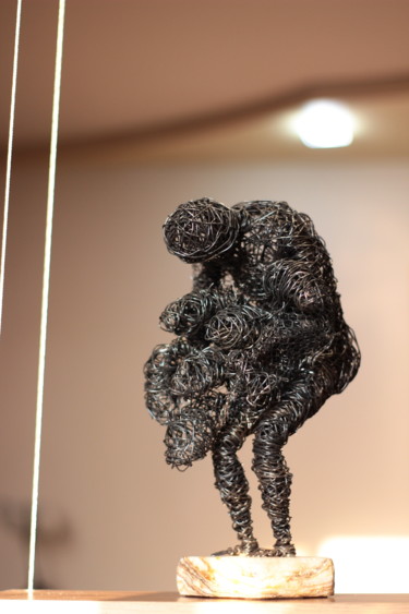 Freedom (36x18x18 3kg Iron, travertine) Sculpture intitulée "Freedom (36x18x18 3…" par Karen Axikyan, Œuvre d'art originale, Métaux