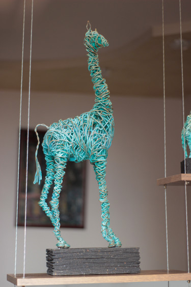 Green giraffe (73x15x28 7.5kg iron, tufa) 雕塑 标题为“Green giraffe (73x1…” 由Karen Axikyan, 原创艺术品, 金属