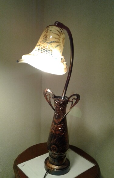 Design intitulée "ma compagne" par Ellaoachat, Œuvre d'art originale, Luminaire