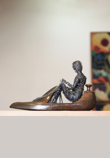 Race (18x31x12 1kg iron, wood) 雕塑 标题为“Race (18x31x12 1kg…” 由Karen Axikyan, 原创艺术品, 金属