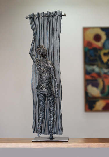 Beyond the curtain (52x14x24 1.2kg iron) 제목이 "Beyond the curtain…"인 조형물 Karen Axikyan로, 원작, 금속