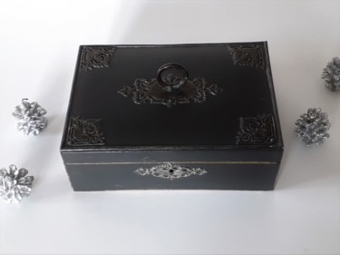 Boîte ancienne avec écoinçons patinée gris graphite Design getiteld "Boîte ancienne avec…" door Lin-Et-Patine, Origineel Kunstwerk, Accessoires