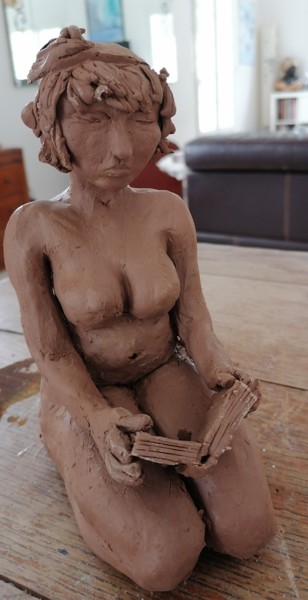 Sculpture intitulée "La liseuse" par Claire Ferrari (klrferr), Œuvre d'art originale, Argile