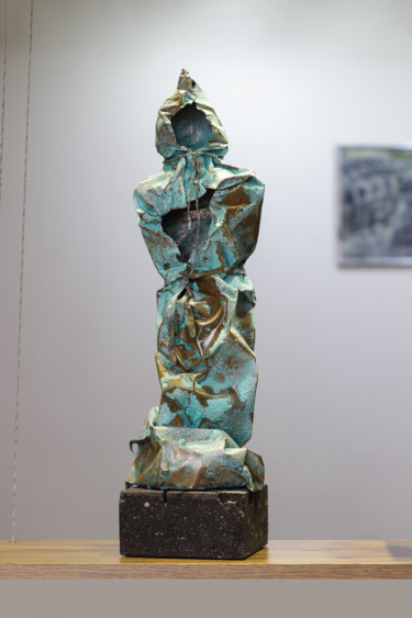 Ghost (52x13x13 2.8kg copper, tufa) Sculptuur getiteld "Ghost (52x13x13 2.8…" door Karen Axikyan, Origineel Kunstwerk, Metalen