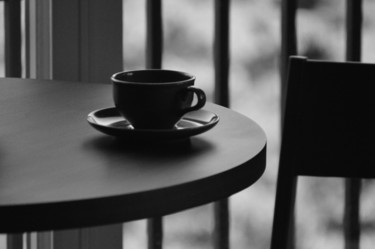 Photographie intitulée "Coffee Cup" par Llewellyn Berry, Œuvre d'art originale, Photographie numérique