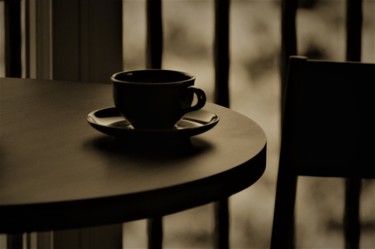 Coffee cup Sepia Toned Photographie intitulée "Coffee cup Sepia To…" par Llewellyn Berry, Œuvre d'art originale, Photographie numérique