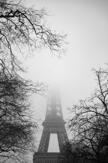 Photographie intitulée "Brumeuse dame de Fer" par Xavier D'Ambra, Œuvre d'art originale, Photographie numérique