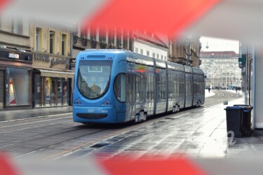 TRAMWAY IN ZAGREB V2 Photographie intitulée "TRAMWAY IN ZAGREB V2" par Alen Gurovic, Œuvre d'art originale, Photographie non manipulée