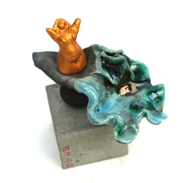 Sculptuur getiteld "Baigneuse dorée sur…" door Vanessa Renoux, Origineel Kunstwerk, Keramiek