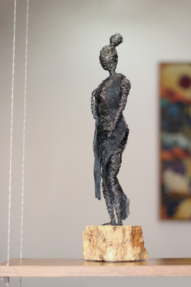The girl with the sheet (44x11x10 1.7kg iron, travertine) Sculpture intitulée "The girl with the s…" par Karen Axikyan, Œuvre d'art originale, Métaux