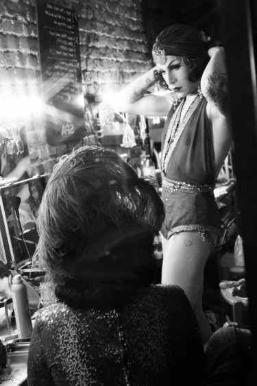 Photographie intitulée "THE CABARET LOGE" par Gaudi .C, Œuvre d'art originale, Photographie non manipulée