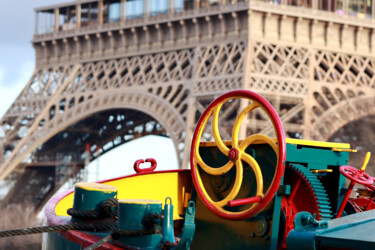 Paris, péniche face à la Tour Eiffel Photographie intitulée "Paris, péniche face…" par Pierre-Yves Rospabé, Œuvre d'art originale, Photographie numérique