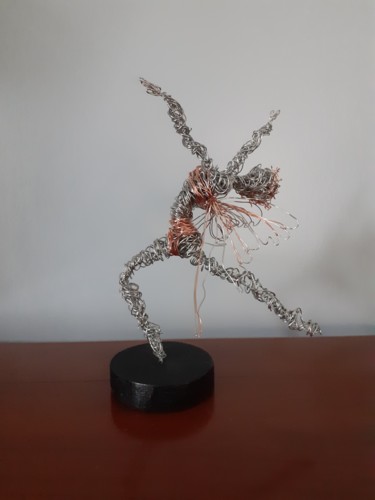 Danseuse fée Julia 雕塑 标题为“Danseuse fée Julia” 由Véronique Degabriel, 原创艺术品, 线