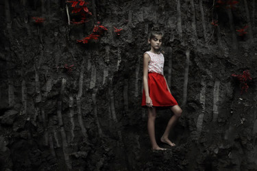 Young fearless girl with her fears! Early work of the author Fotografie getiteld "Young fearless girl…" door Alex Grear, Origineel Kunstwerk, Digitale fotografie