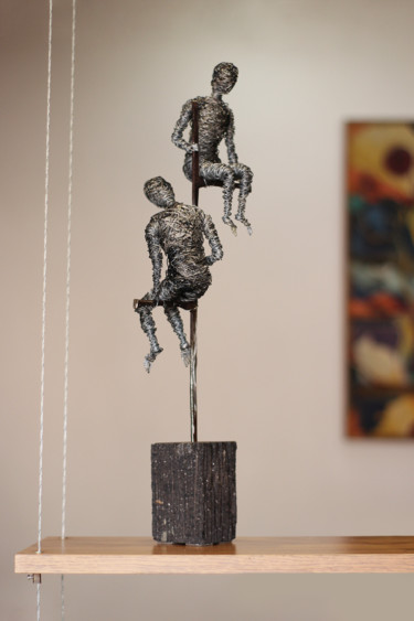 Offended (52x9x18 1.5kg iron, tufa) 雕塑 标题为“Offended (52x9x18 1…” 由Karen Axikyan, 原创艺术品, 金属