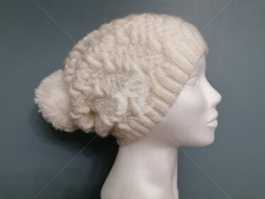 Bonnet tricoté main avec torsades