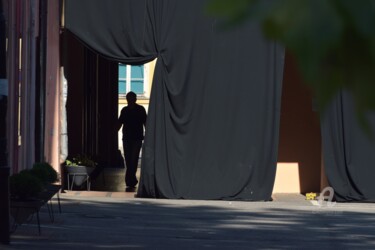 제목이 "Behind the curtains"인 사진 Alen Gurovic로, 원작, 디지털