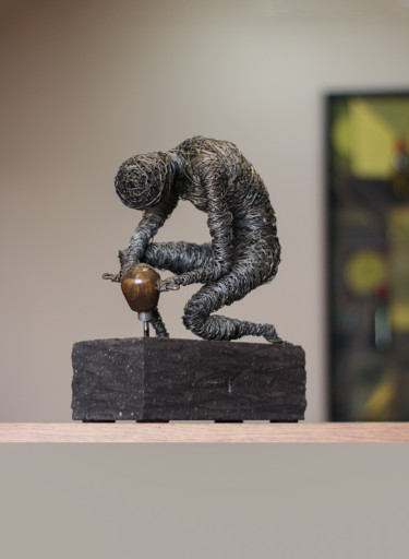Search (27x21x10 3.8kg iron, tufa) Rzeźba zatytułowany „Search (27x21x10 3.…” autorstwa Karen Axikyan, Oryginalna praca, Metale