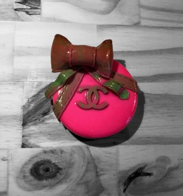 雕塑 标题为“French Box Macaroon…” 由Mahëlle, 原创艺术品, 聚合物粘土
