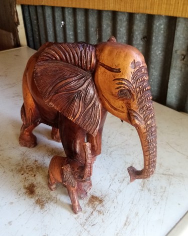 雕塑 标题为“Rosewood elephant w…” 由Obed Omwange, 原创艺术品, 木