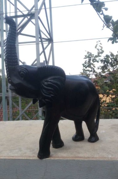 雕塑 标题为“Ebony Elephant trun…” 由Obed Omwange, 原创艺术品, 木