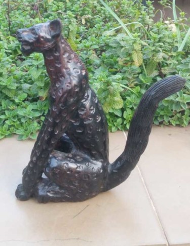 雕塑 标题为“Ebony sitting cheet…” 由Obed Omwange, 原创艺术品, 木
