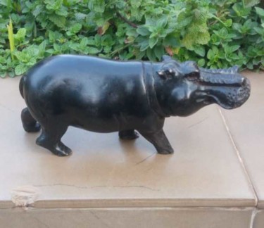 雕塑 标题为“Ebony hippo small” 由Obed Omwange, 原创艺术品, 木