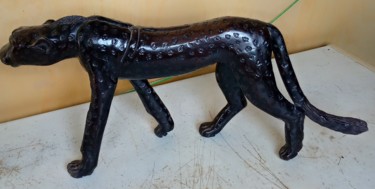 雕塑 标题为“Ebony cheetah spott…” 由Obed Omwange, 原创艺术品, 木